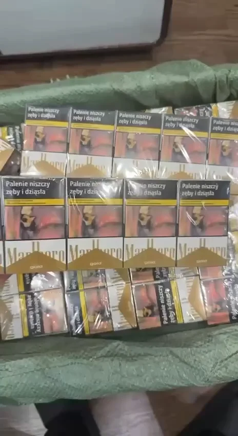Marlboro Gold (Poland) (10-Pack Carton) - Image 3